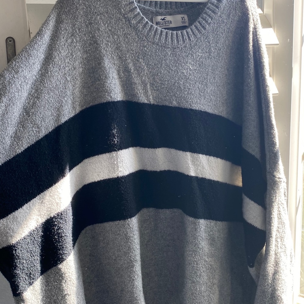 HOLLISTER SWEATER